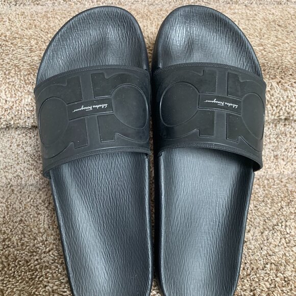 Salvatore Ferragamo Men\'s Black Groove Slide Sandals. main image 11